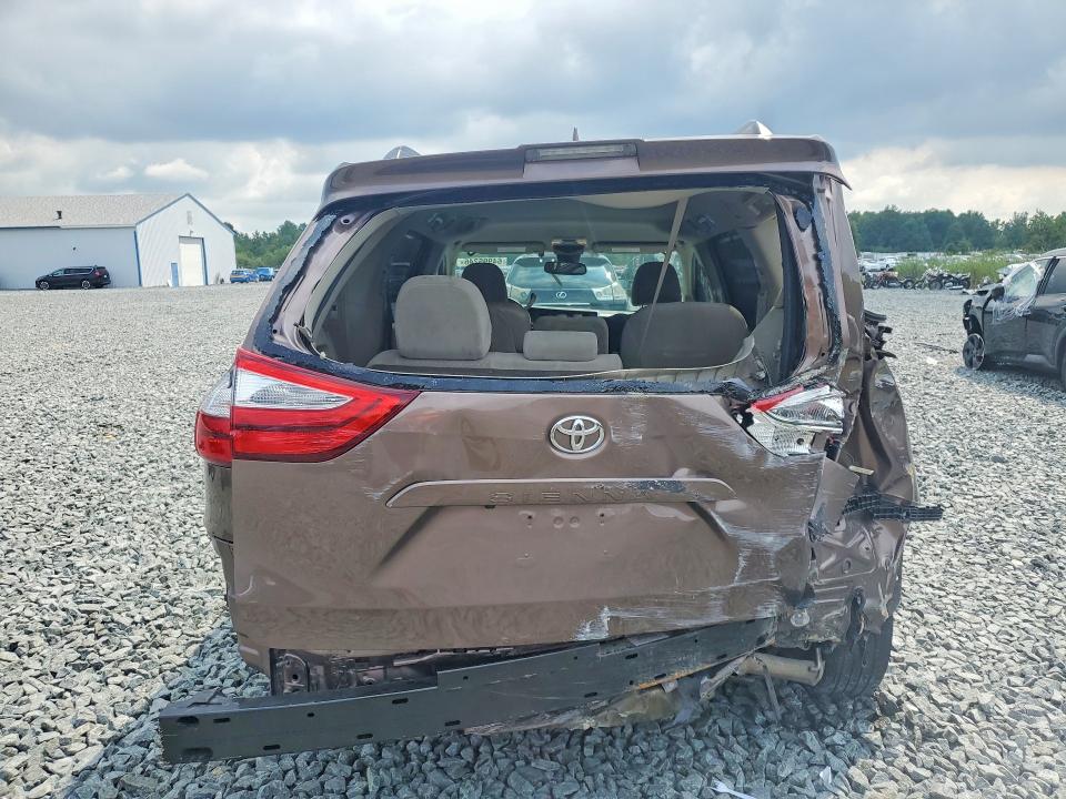Photo 6 from auction – 2018 TOYOTA SIENNA with VIN 5TDKZ3DC8JS915696