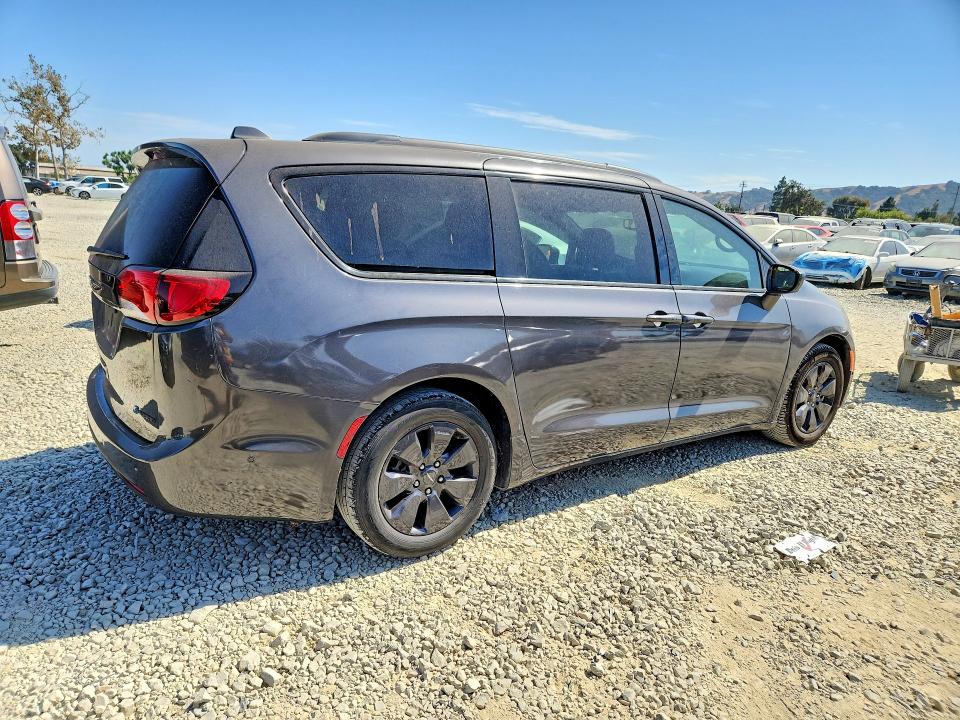 Photo 3 from auction – 2019 CHRYSLER PACIFICA with VIN 2C4RC1N73KR532989