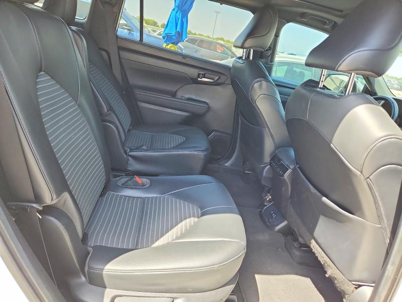 Photo 11 from auction – 2021 TOYOTA HIGHLANDER with VIN 5TDLZRAH4MS036966