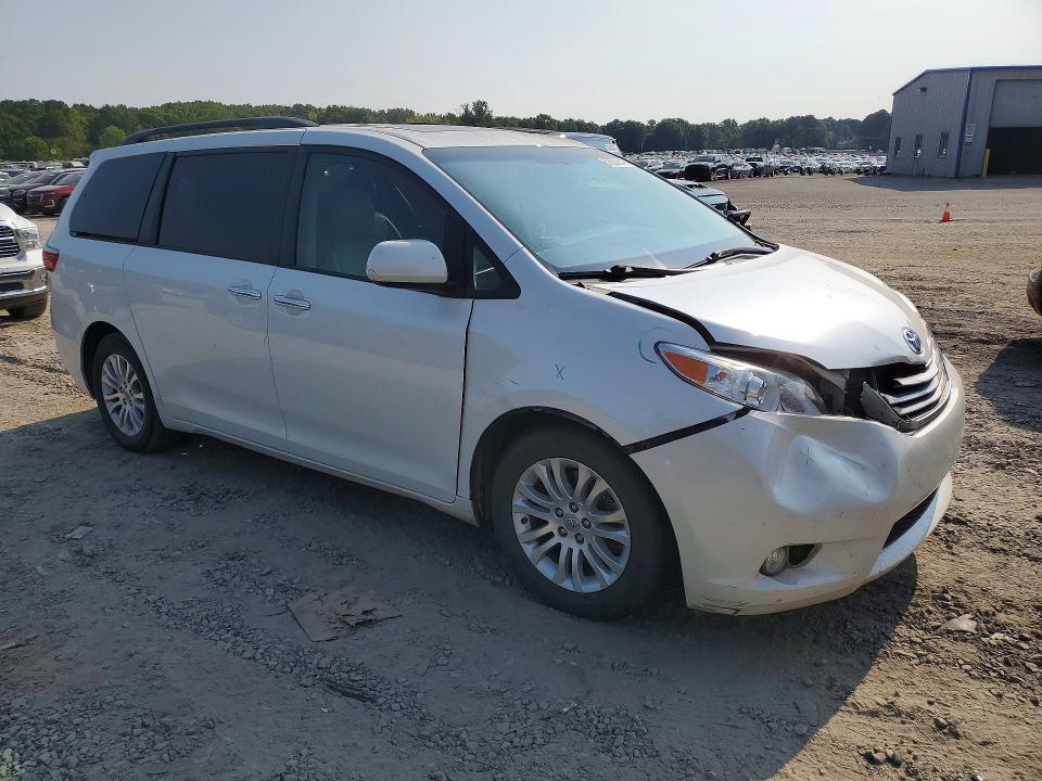 Photo 4 from auction – 2015 TOYOTA SIENNA with VIN 5TDYK3DC7FS561157