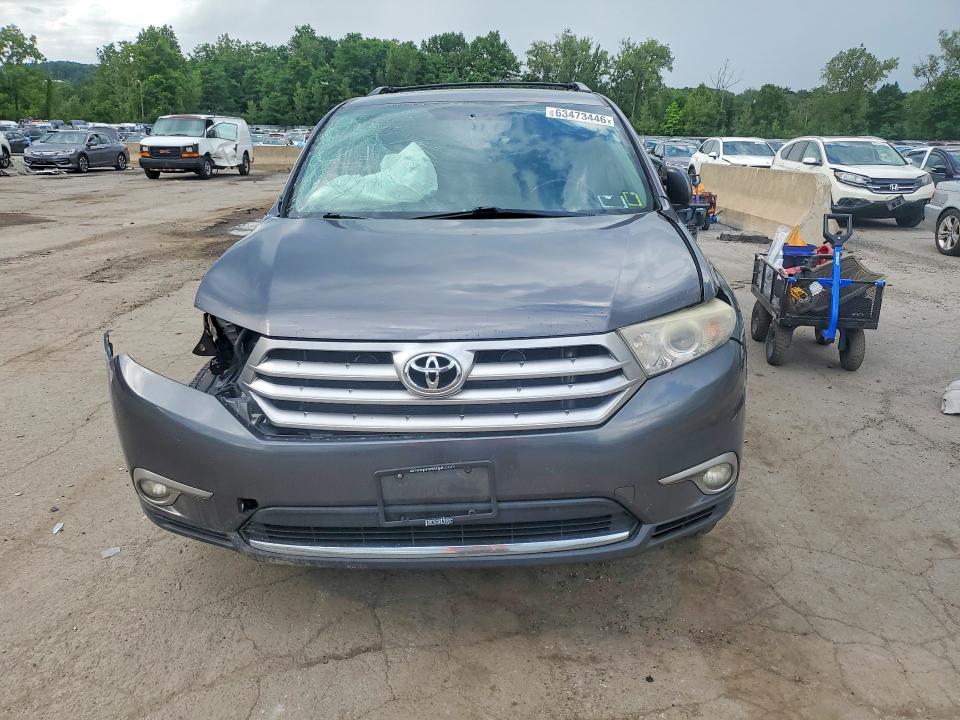 Photo 5 from auction – 2011 TOYOTA HIGHLANDER with VIN 5TDDK3EH5BS080990