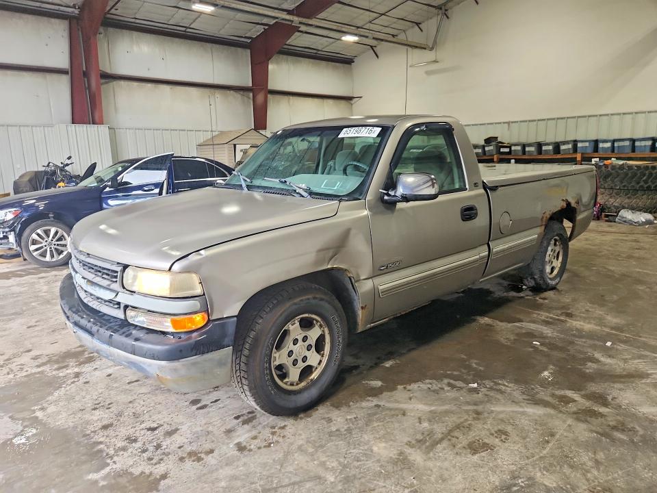 CHEVROLET SILVERADO 2000 مع رقم تعريف المركبة 1GCEC14T1YE334737 - صورة من المزاد