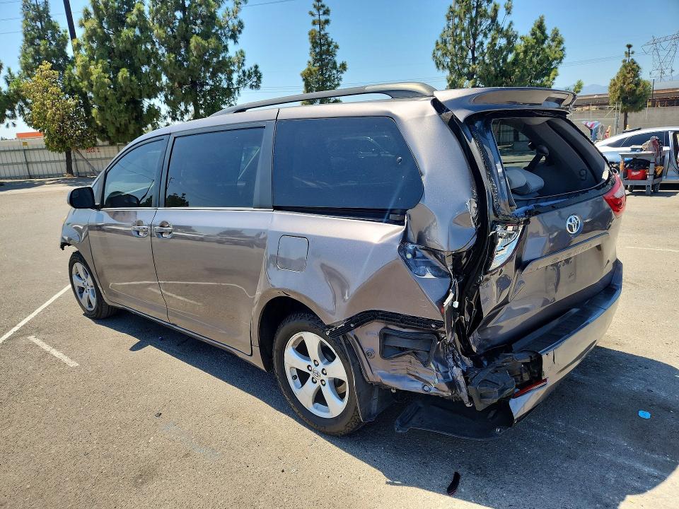 Foto 2 de la subasta – 2015 TOYOTA SIENNA con VIN 5TDKK3DCXFS537196