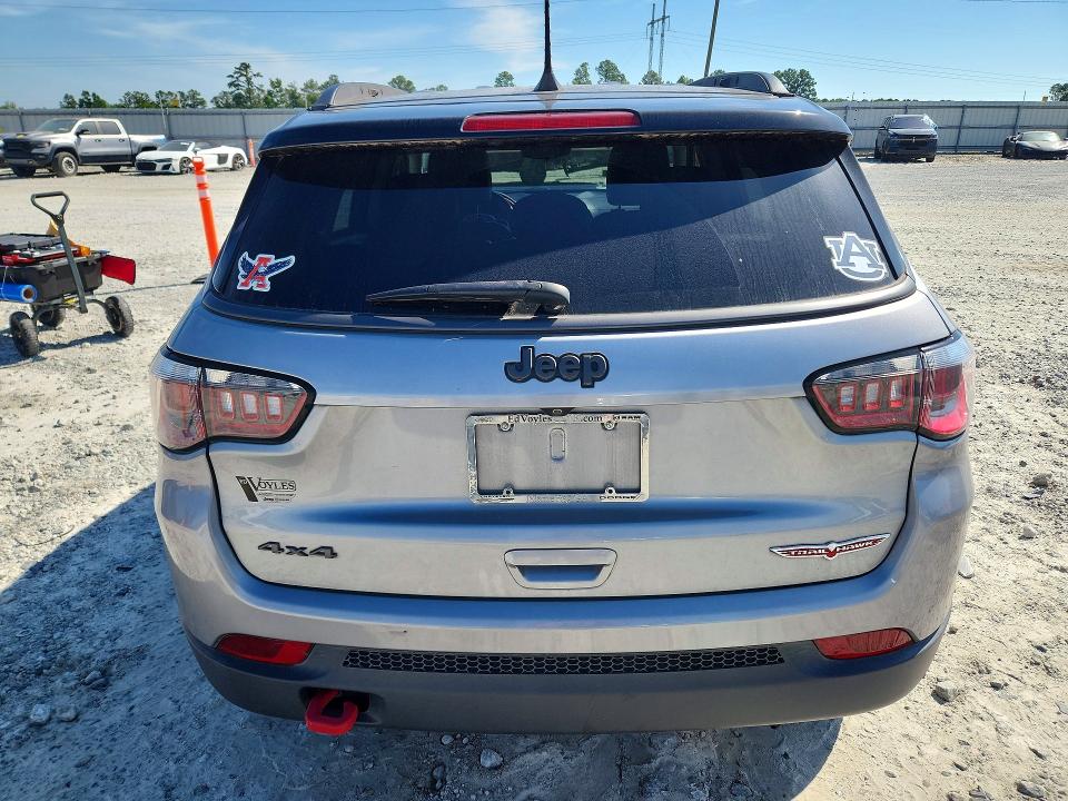 Photo 6 from auction – 2018 JEEP COMPASS with VIN 3C4NJDDB4JT199032