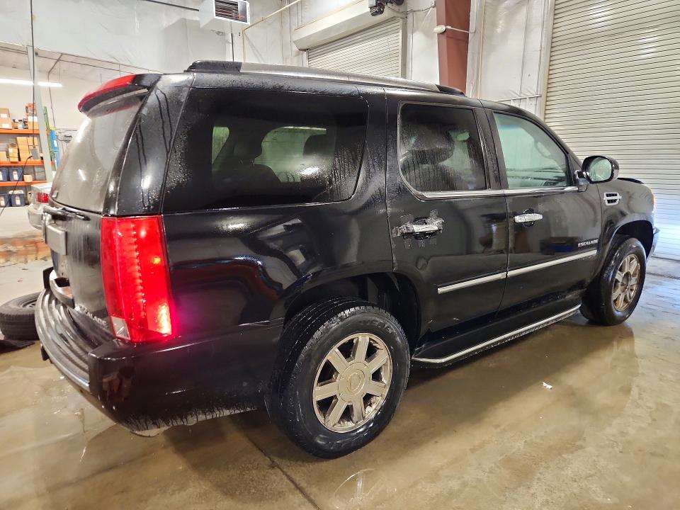 Photo 3 from auction – 2010 CADILLAC ESCALADE with VIN 1GYUCAEF6AR221556