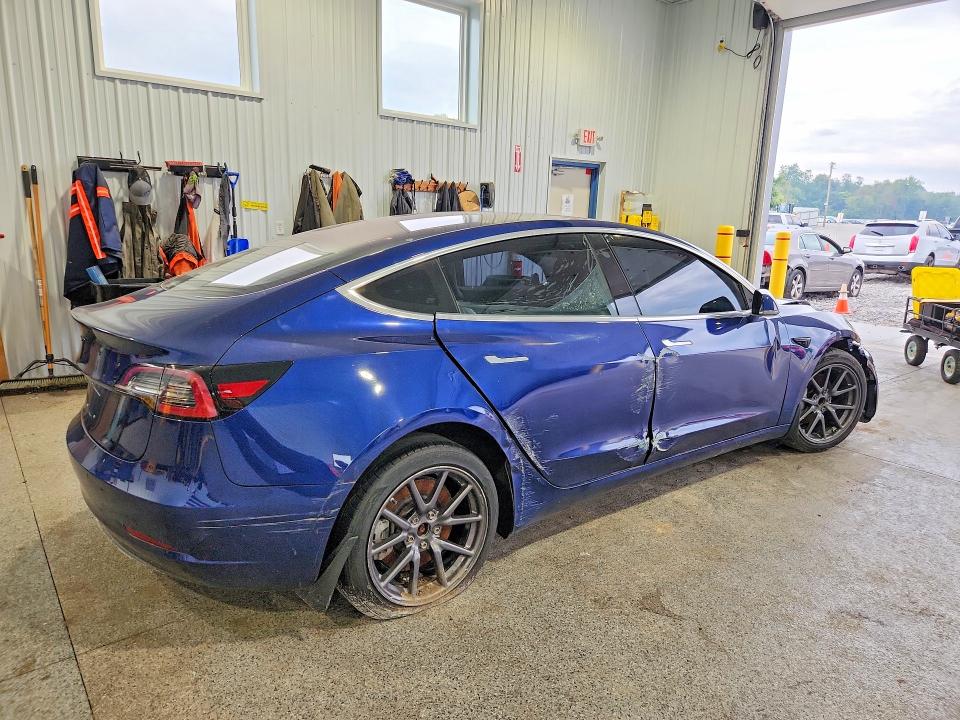 Photo 3 from auction – 2018 TESLA MODEL 3 with VIN 5YJ3E1EA5JF125035