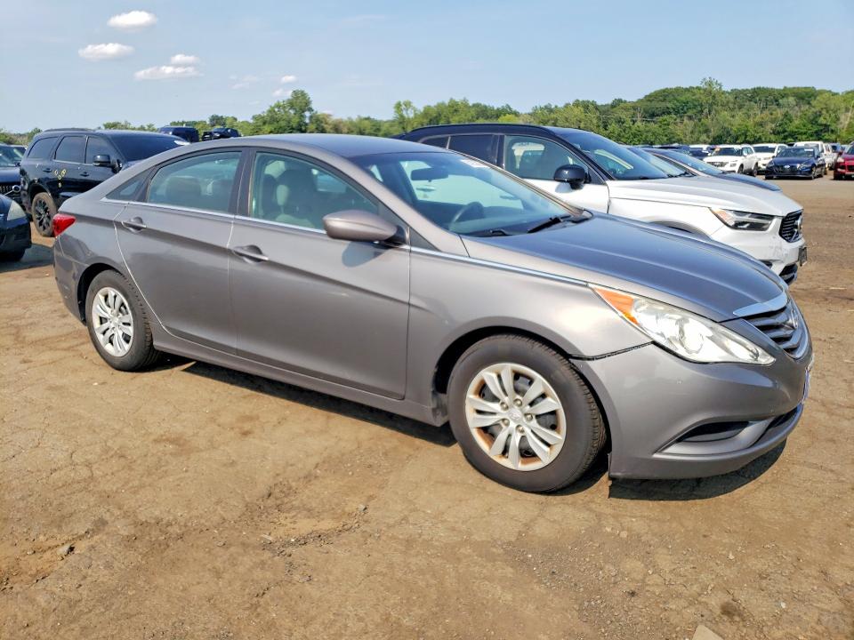 Photo 4 from auction – 2011 HYUNDAI SONATA with VIN 5NPEB4AC6BH033168