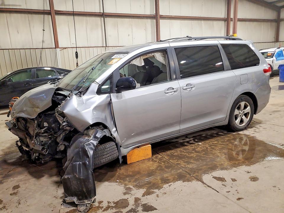 TOYOTA SIENNA 2011 with VIN 5TDKK3DC5BS086026 - Photo from auction