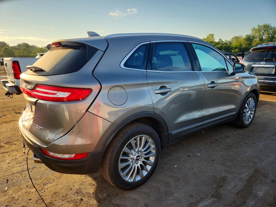 Photo 3 from auction – 2017 LINCOLN MKC with VIN 5LMCJ3C96HUL13797
