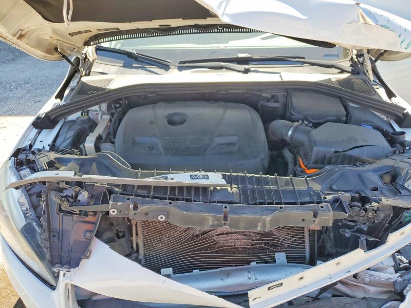 Photo 12 from auction – 2017 VOLVO V60 with VIN YV140MEK2H1370806