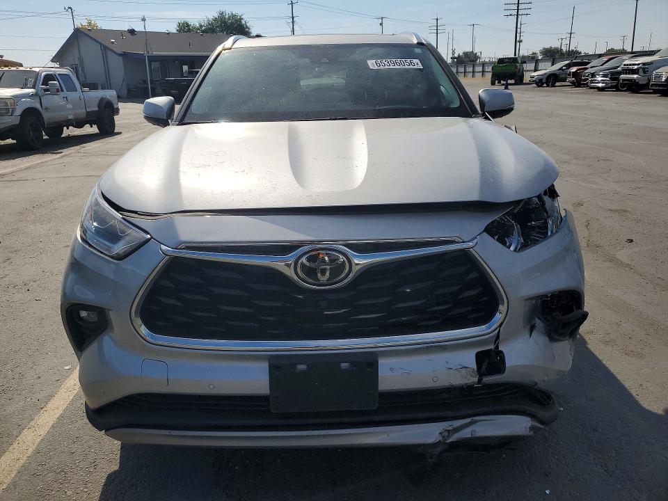 Photo 5 from auction – 2022 TOYOTA HIGHLANDER with VIN 5TDFZRBH1NS170492