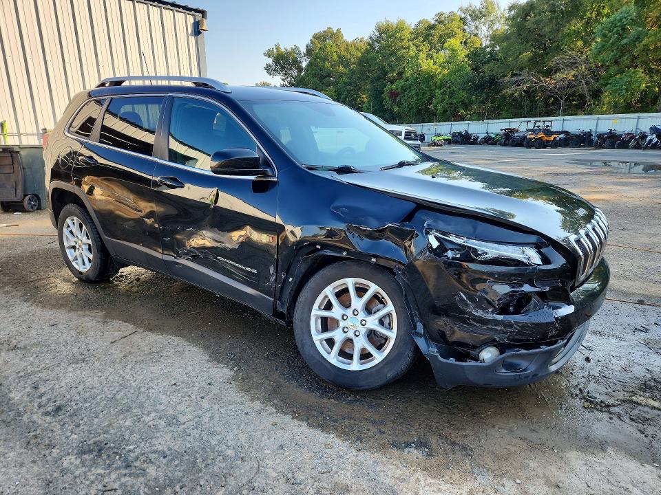 Photo 4 from auction – 2017 JEEP CHEROKEE with VIN 1C4PJLCB4HW591937