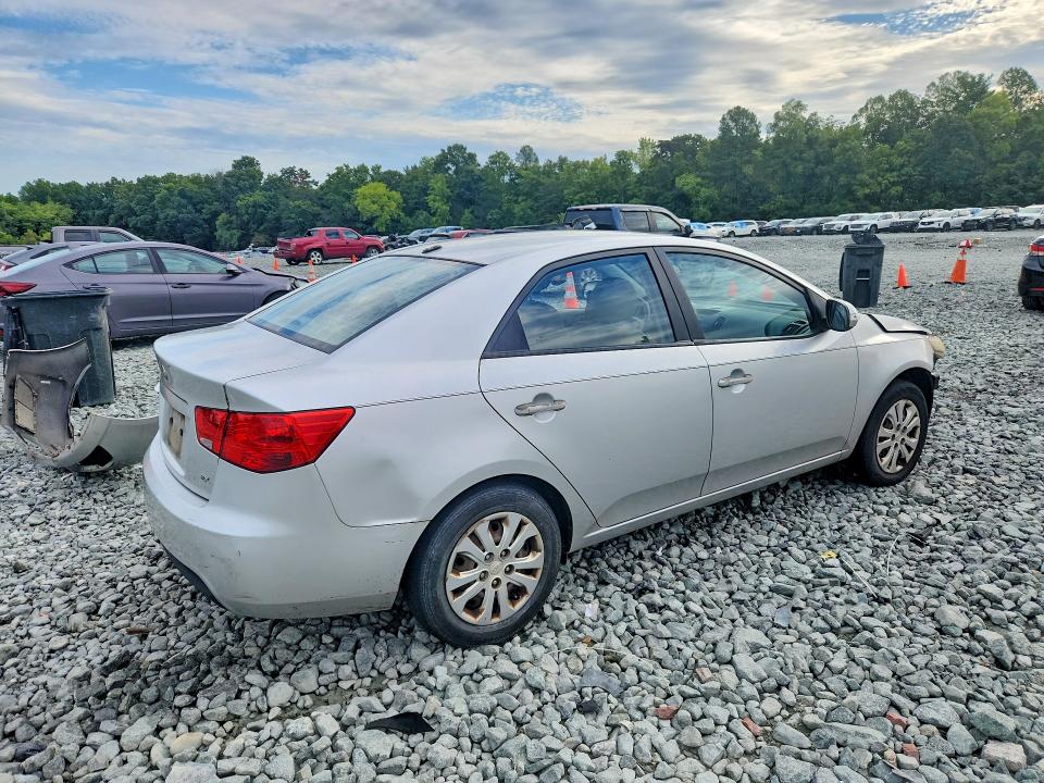 Photo 3 from auction – 2010 KIA FORTE with VIN KNAFU4A25A5105320