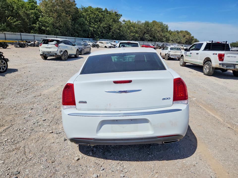 Photo 6 from auction – 2019 CHRYSLER 300 with VIN 2C3CCAAGXKH610416