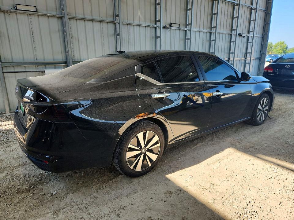 Photo 3 from auction – 2022 NISSAN ALTIMA with VIN 1N4BL4DV7NN387143