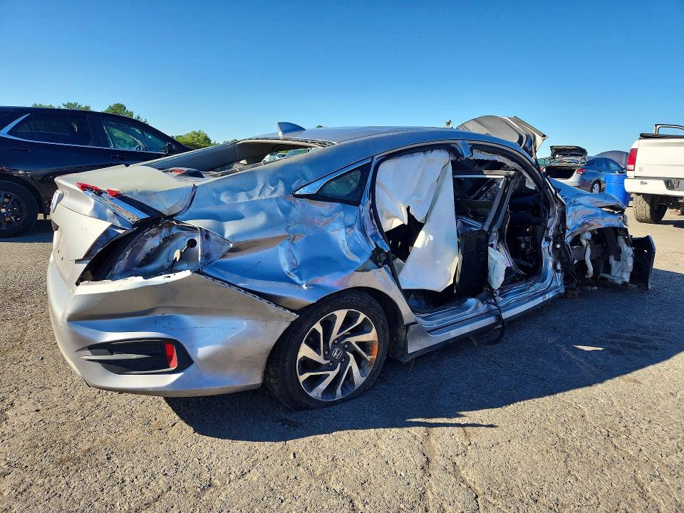 Снимка 3 от търг – 2017 HONDA CIVIC с VIN 2HGFC2F70HH527840