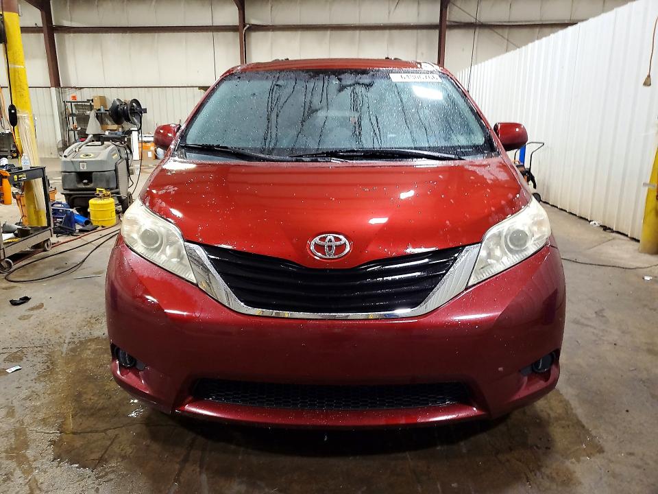 Photo 5 from auction – 2011 TOYOTA SIENNA with VIN 5TDKK3DC2BS087750