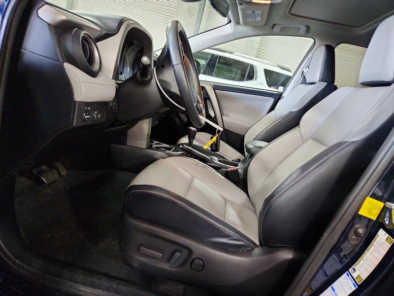 Photo 7 from auction – 2017 TOYOTA RAV4 with VIN 2T3DFREV7HW687851