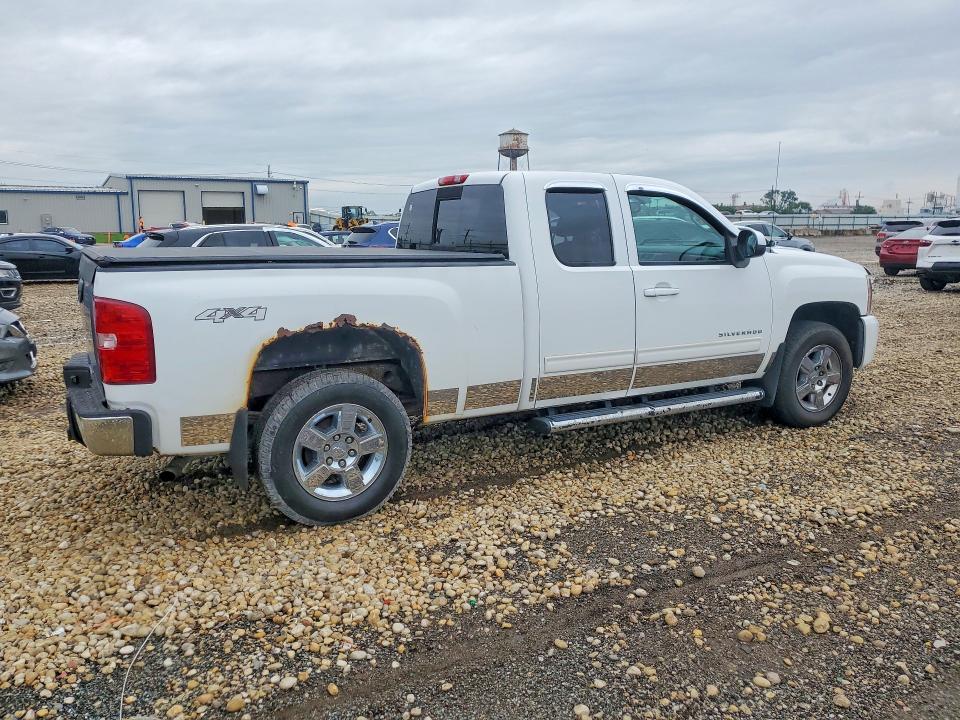 Photo 3 from auction – 2010 CHEVROLET SILVERADO with VIN 1GCSKTE30AZ103407