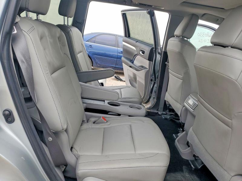Photo 11 from auction – 2018 TOYOTA HIGHLANDER with VIN 5TDKZRFH2JS530386
