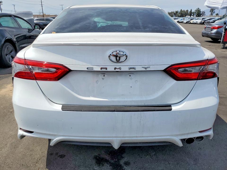 Photo 6 from auction – 2018 TOYOTA CAMRY with VIN 4T1B11HK8JU132169