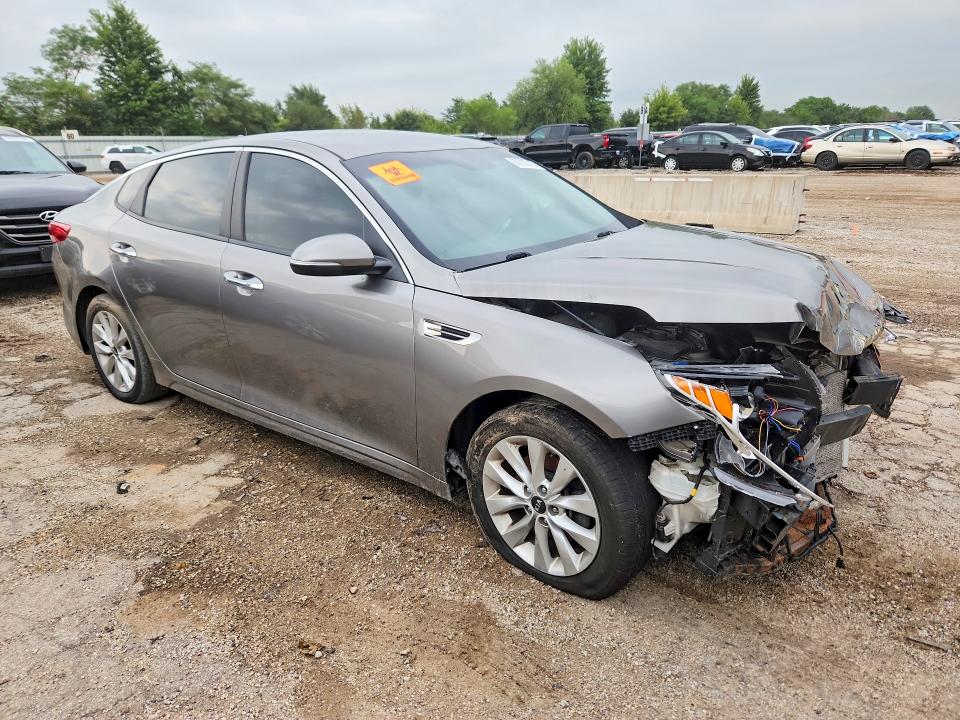 Photo 4 from auction – 2017 KIA OPTIMA with VIN 5XXGT4L39HG161542