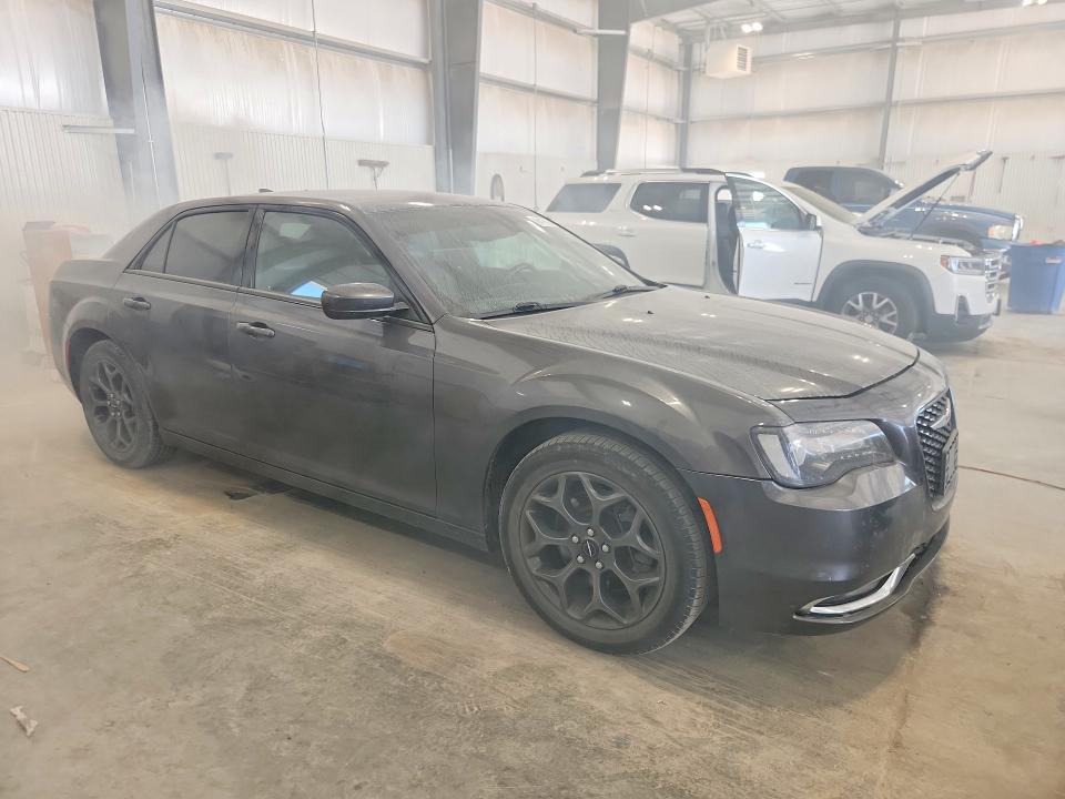 Photo 4 from auction – 2018 CHRYSLER 300 with VIN 2C3CCAGG4JH191839