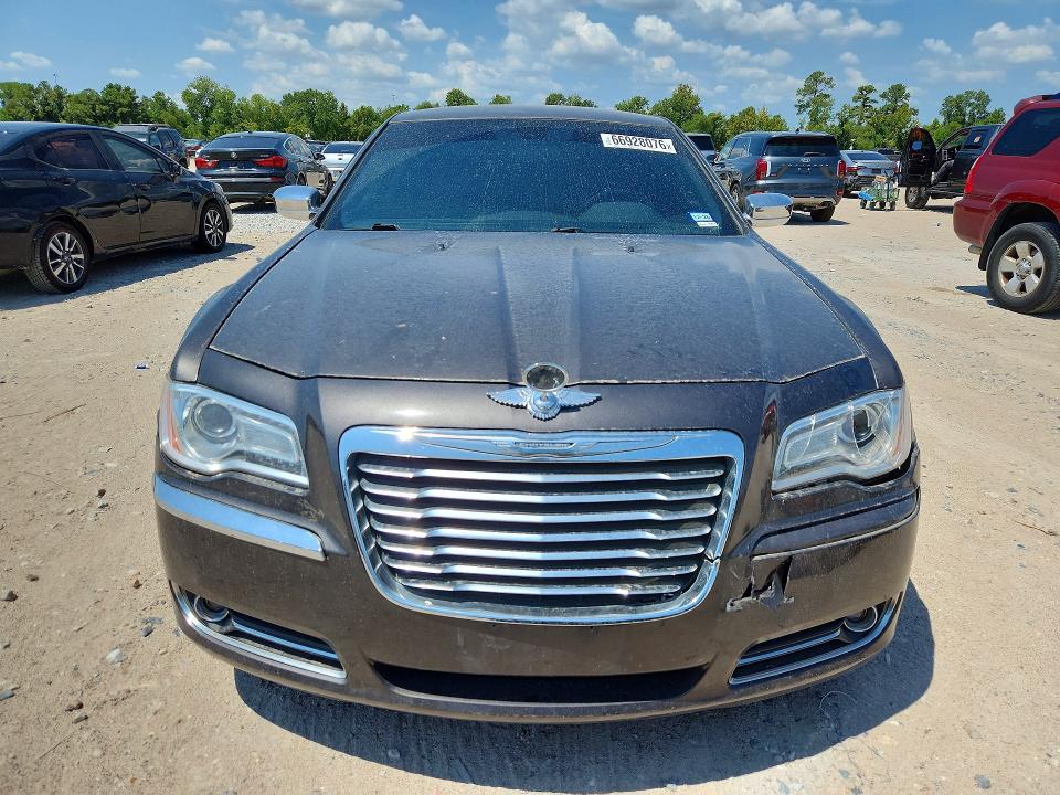 Photo 5 from auction – 2014 CHRYSLER 300C with VIN 2C3CCAKGXEH355754
