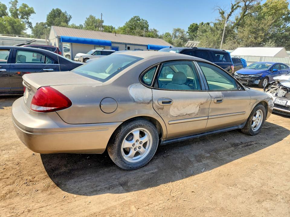 Photo 3 from auction – 2004 FORD TAURUS with VIN 1FAFP55S64G173909