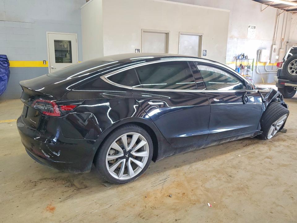 Foto 3 de la subasta – 2019 TESLA MODEL 3 con VIN 5YJ3E1EB3KF391518