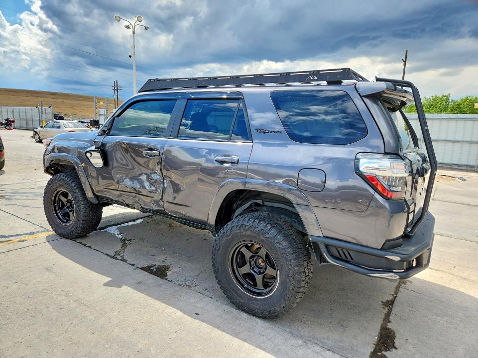 Photo 2 from auction – 2020 TOYOTA 4RUNNER with VIN JTEBU5JR0L5751237