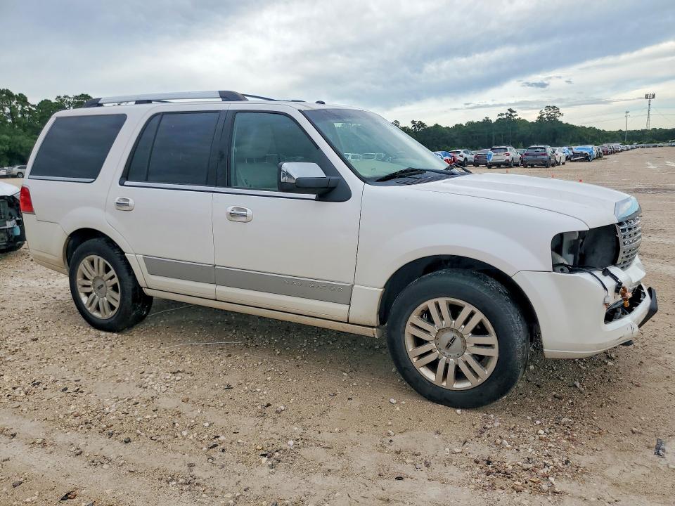 Photo 4 from auction – 2011 LINCOLN NAVIGATOR with VIN 5LMJJ2H5XBEJ02062