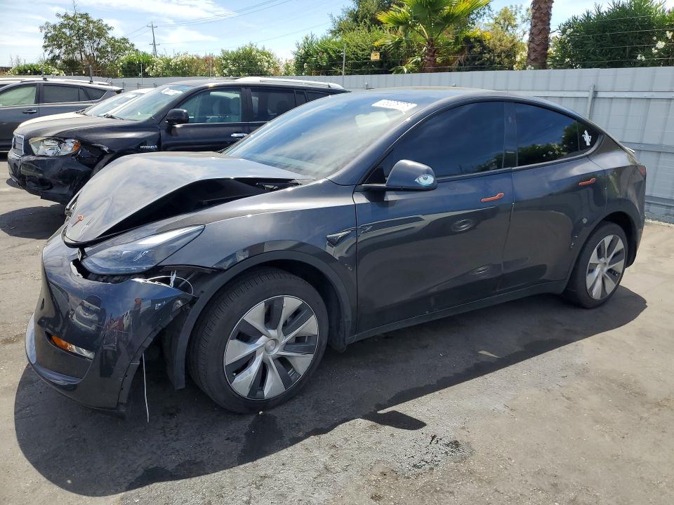 TESLA MODEL Y 2024 with VIN 7SAYGDEE2RF032475 - Photo from auction