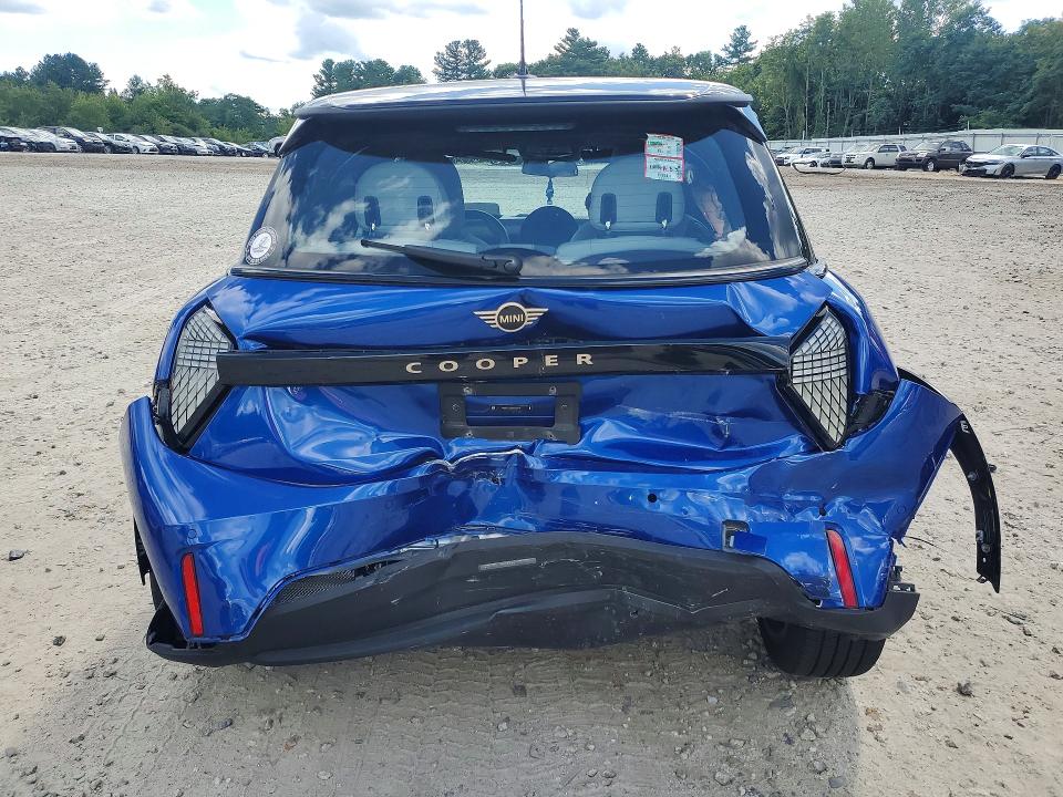 Снимка 6 от търг – 2025 MINI COOPER с VIN WMW13GD08S2X52192