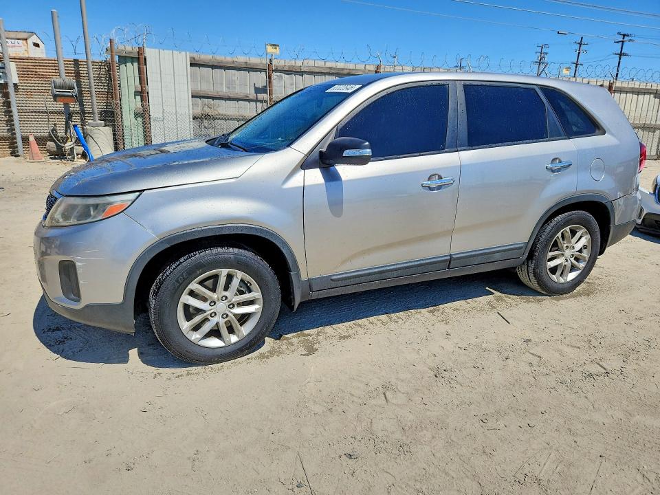 KIA SORENTO 2015 with VIN 5XYKT3A65FG595306 - Photo from auction