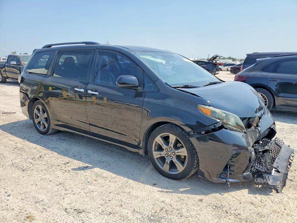 Photo 4 from auction – 2018 TOYOTA SIENNA with VIN 5TDXZ3DC5JS915399