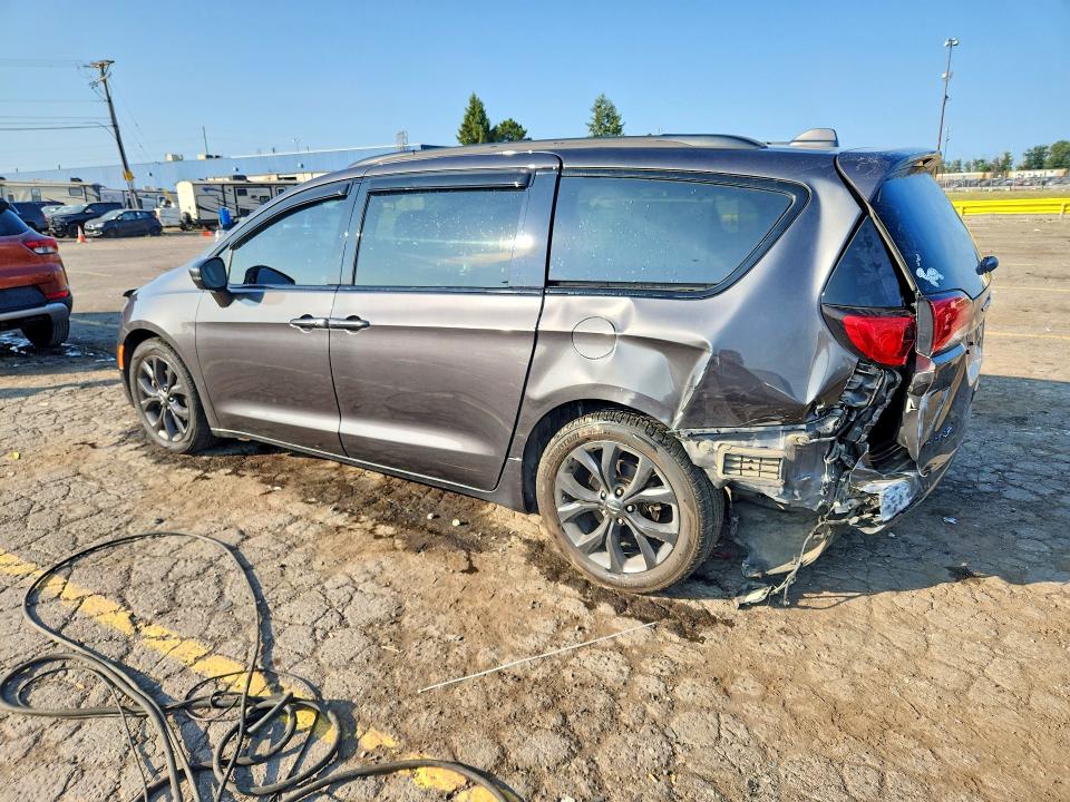 Photo 2 from auction – 2019 CHRYSLER PACIFICA with VIN 2C4RC1GG8KR610292