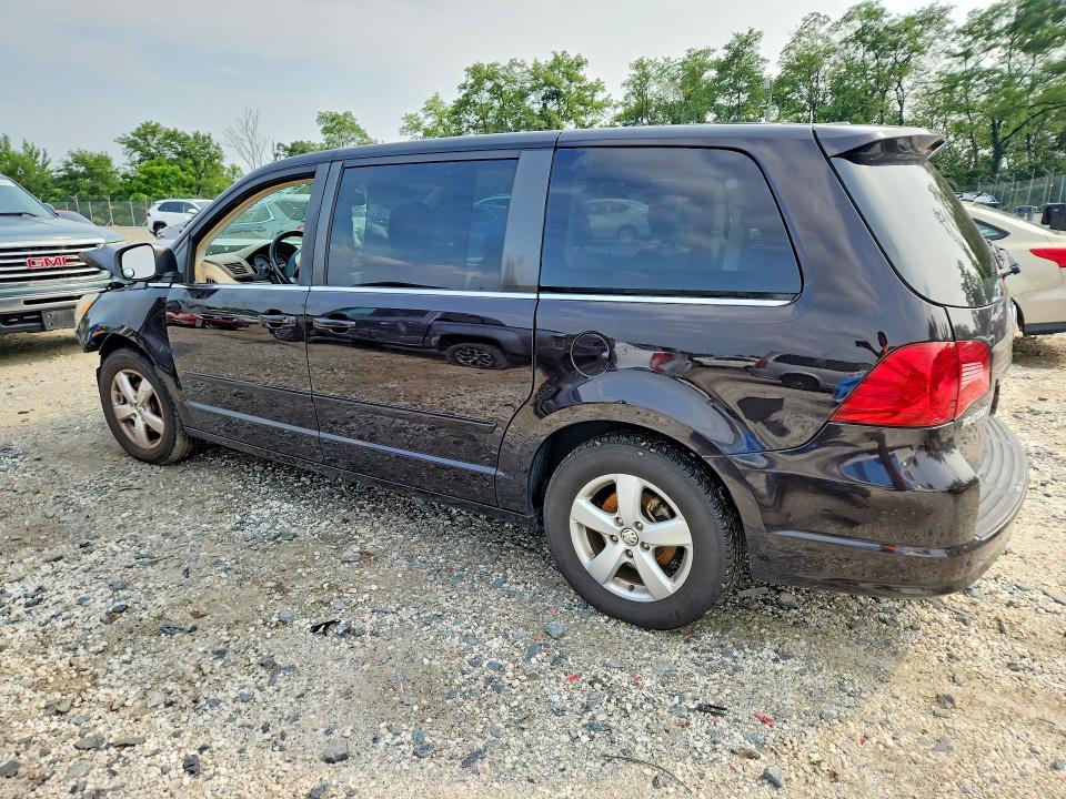 Photo 2 from auction – 2010 VOLKSWAGEN ROUTAN with VIN 2V4RW3D11AR324811