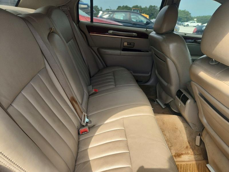 Photo 10 from auction – 2003 LINCOLN TOWN CAR with VIN 1LNHM81W13Y626697