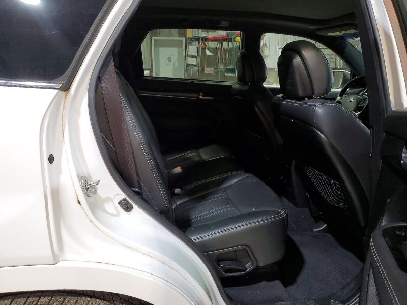 Photo 11 from auction – 2015 KIA SORENTO with VIN 5XYKWDA74FG581063