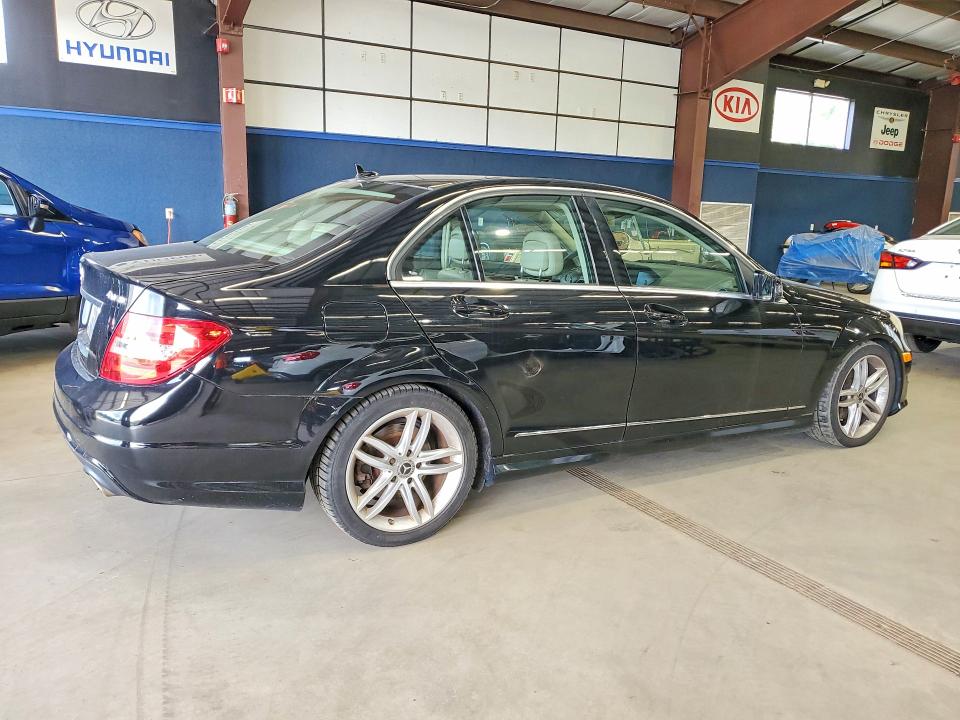 Photo 3 from auction – 2012 MERCEDES-BENZ C with VIN WDDGF8BB2CA704943