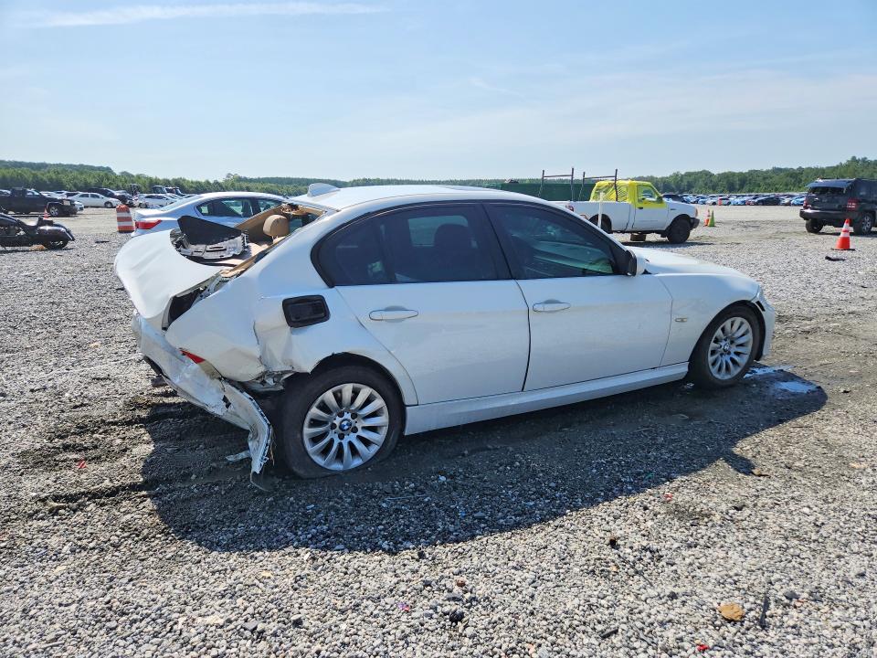 Photo 3 from auction – 2009 BMW 328 with VIN WBAPH77539NM45783