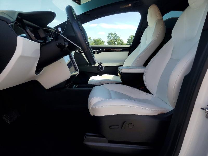 Photo 7 from auction – 2020 TESLA MODEL X with VIN 5YJXCAE21LF238581