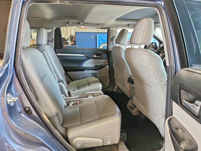 Photo 11 from auction – 2017 TOYOTA HIGHLANDER with VIN 5TDJZRFH1HS429281