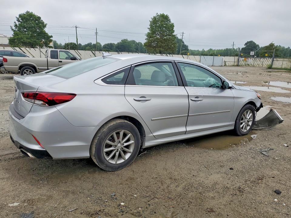 Photo 3 from auction – 2019 HYUNDAI SONATA with VIN 5NPE24AF3KH801571