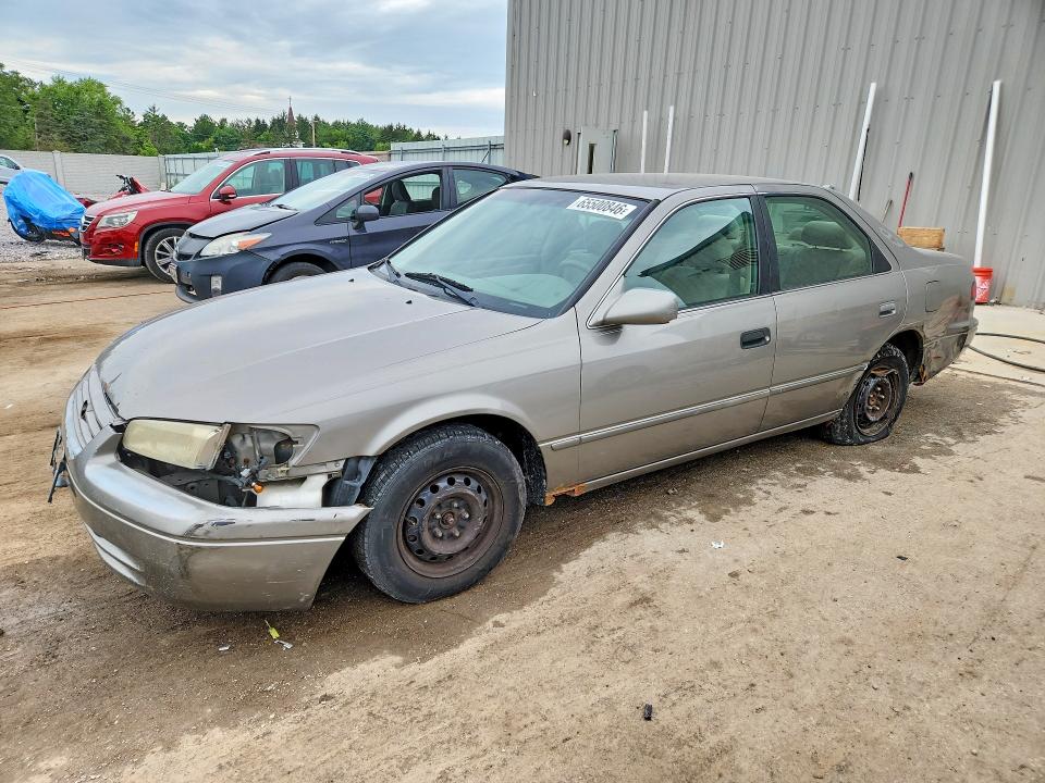 TOYOTA CAMRY 1998 with VIN 4T1BG22K0WU273273 - Photo from auction