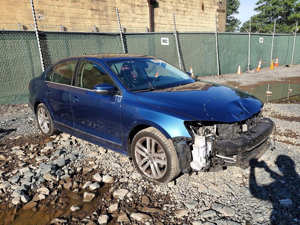 Photo 4 from auction – 2017 VOLKSWAGEN JETTA with VIN 3VWL17AJ3HM395923