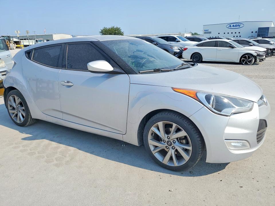 Photo 4 from auction – 2017 HYUNDAI VELOSTER with VIN KMHTC6AD0HU319424