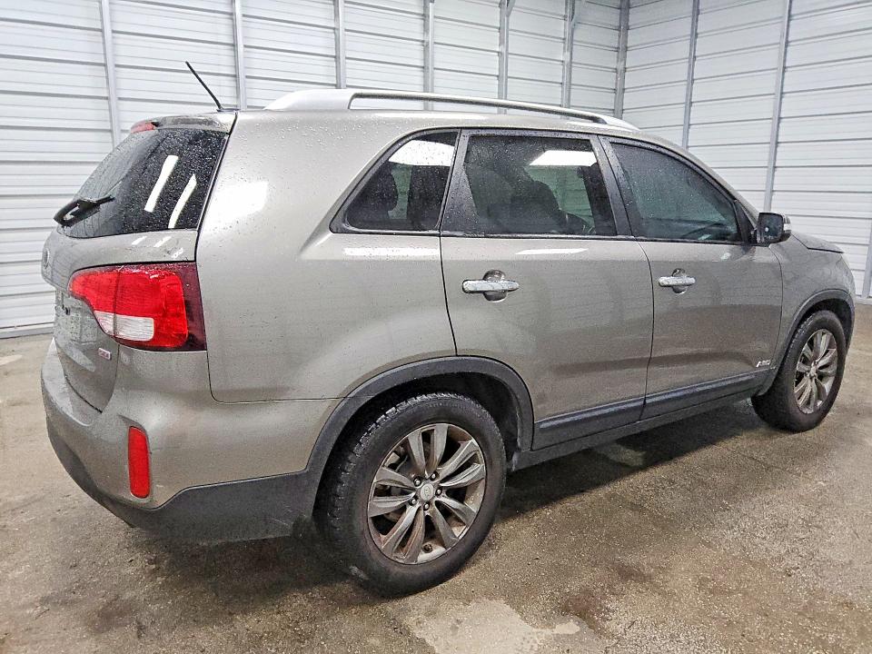 Photo 3 from auction – 2014 KIA SORENTO with VIN 5XYKTCA67EG517799