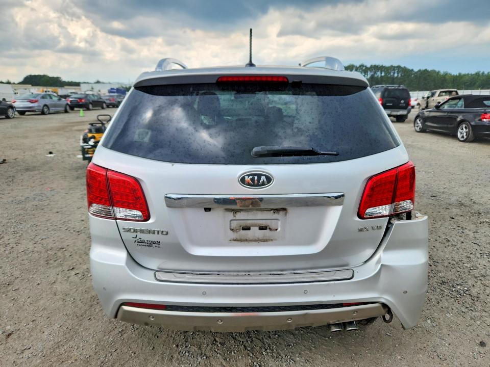 Photo 6 from auction – 2013 KIA SORENTO with VIN 5XYKWDA27DG312699